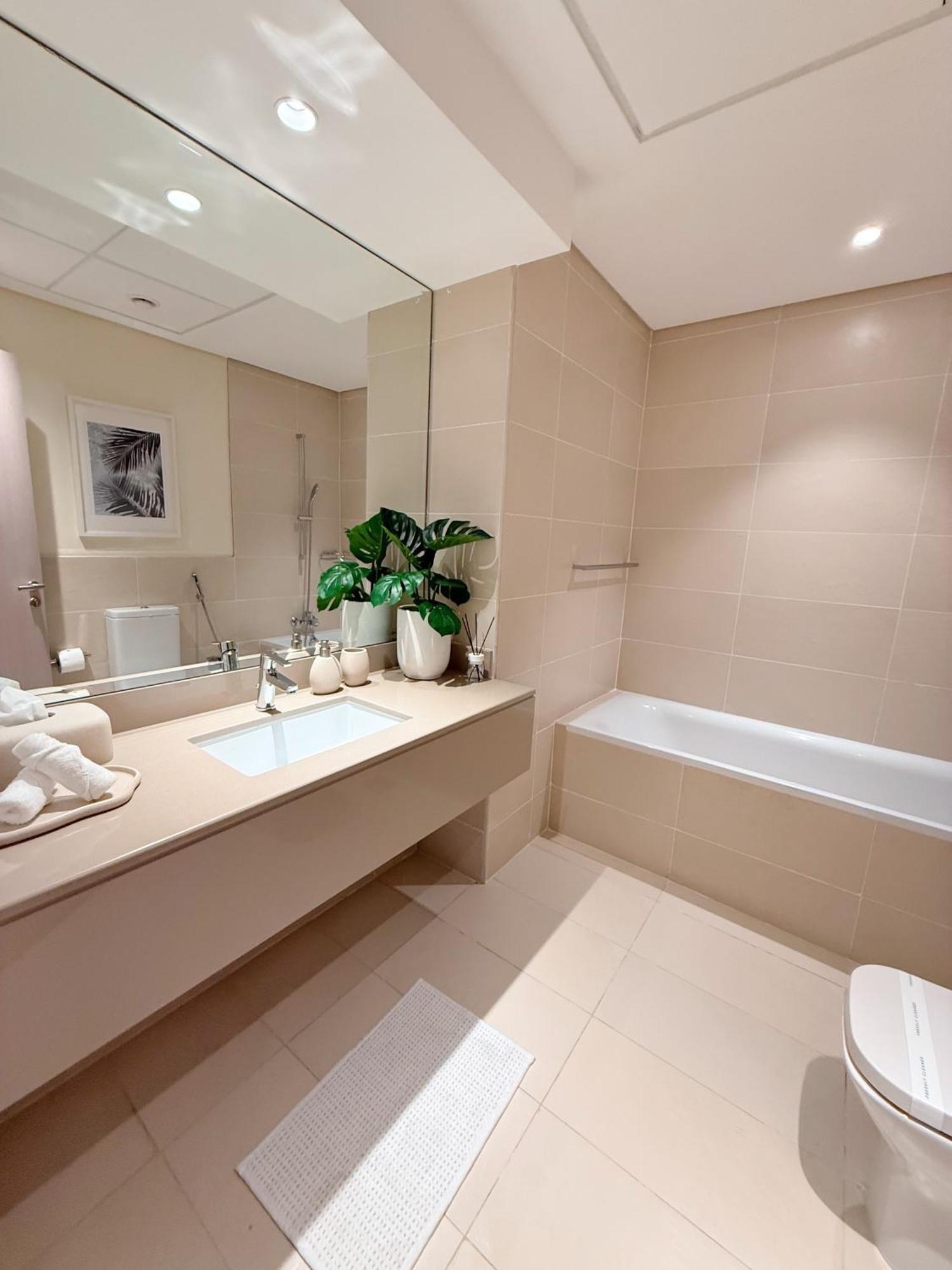 2 Bedroom In Waters Edge Voyage * Abu Dhabi