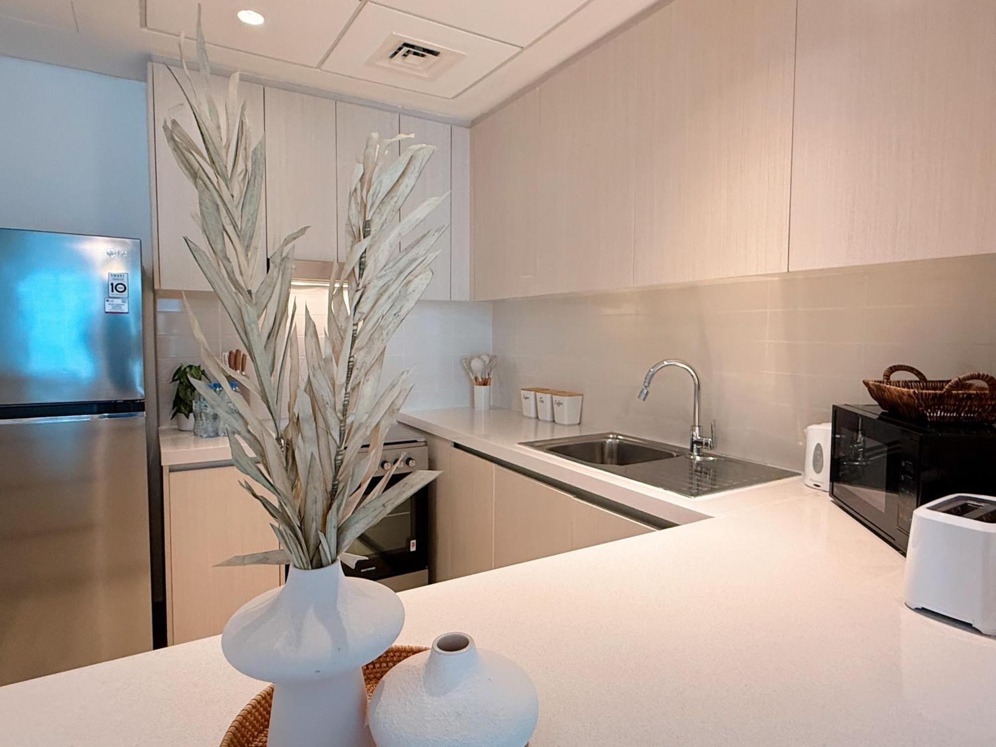2 Bedroom In Waters Edge Voyage Apartment Abu Dhabi